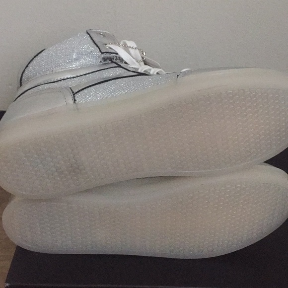 Women's sneakers size 8 1/2 no tear just used - Picture 4 of 8